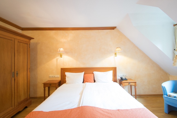 standard-double-room-002