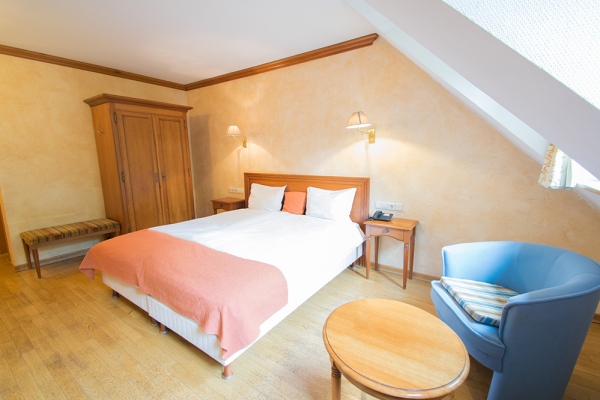 standard-double-room-004